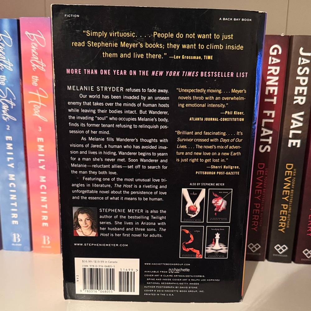 The Host by Stephenie Meyer - Picture 2 of 6
